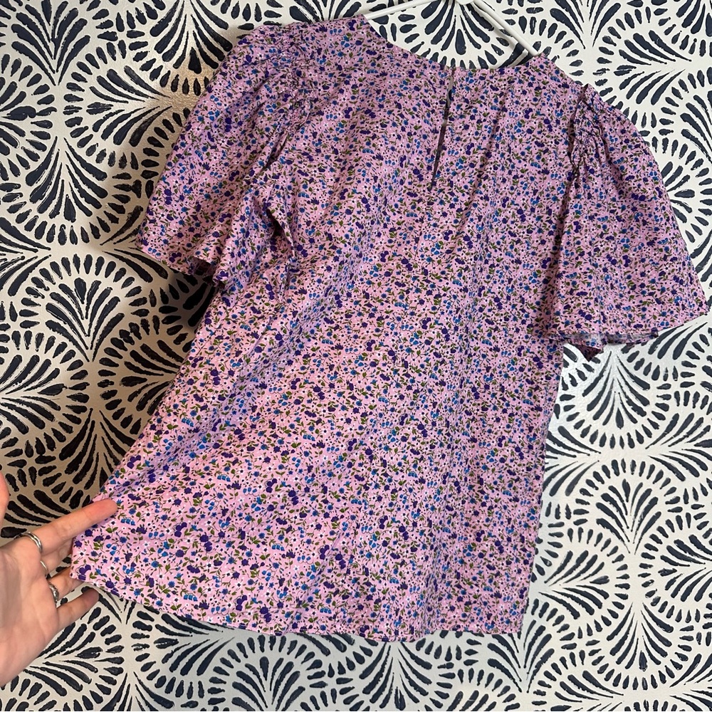 Tuckernuck Pomander Place Ditzy Floral Ruffle Flutter Sleeve Top - Picture 6 of 11